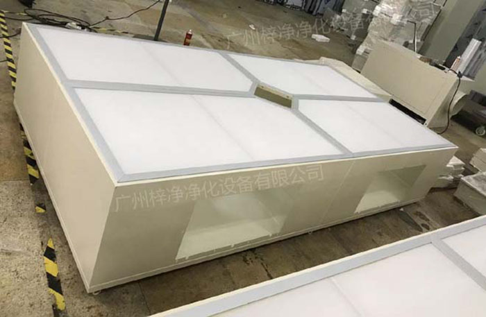 潔凈層流送風(fēng)天花等級(jí)分別為百級(jí)層流送風(fēng)天花、千級(jí)層流送風(fēng)天花、萬(wàn)級(jí)層流送風(fēng)天花等等。