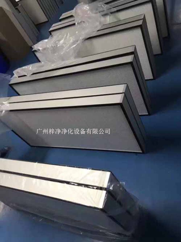 高效過濾器能夠有效過濾空氣中的塵埃顆粒,包括細菌、病毒、花粉等有害物質,確保無塵室內的空氣潔凈度達到標準。 高效過濾器能夠有效過濾空氣中的塵埃顆粒,包括細菌、病毒、花粉等有害物質,確保無塵室內的空氣潔凈度達到標準。